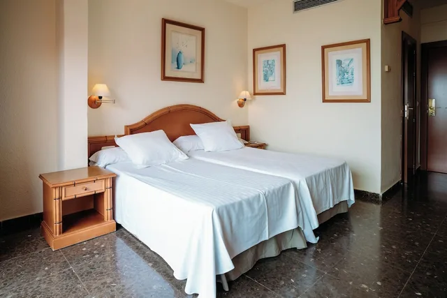 غرفة قياسية بسرير مزدوج بشرفة، MS Tropicana Costa del Sol 3/7