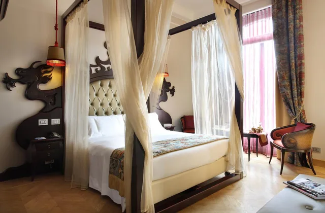 غرفة تنفيذية بسرير كوين، Chateau Monfort 1/6