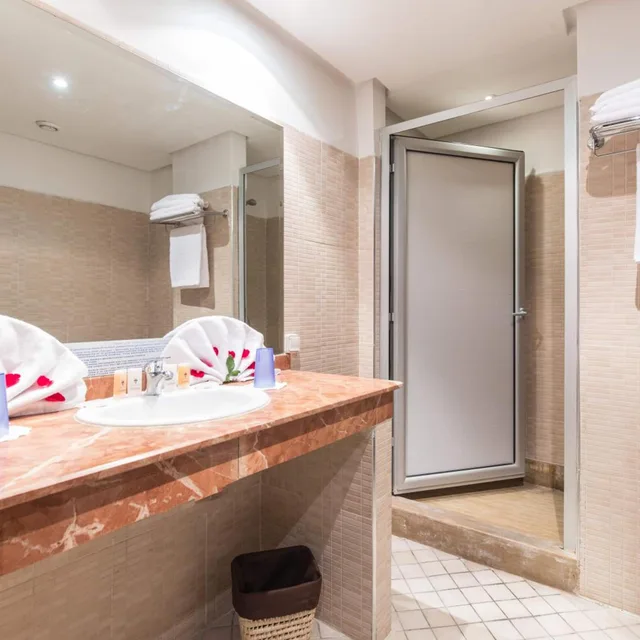غرفة ثلاثية، Hotel Almas 7/10