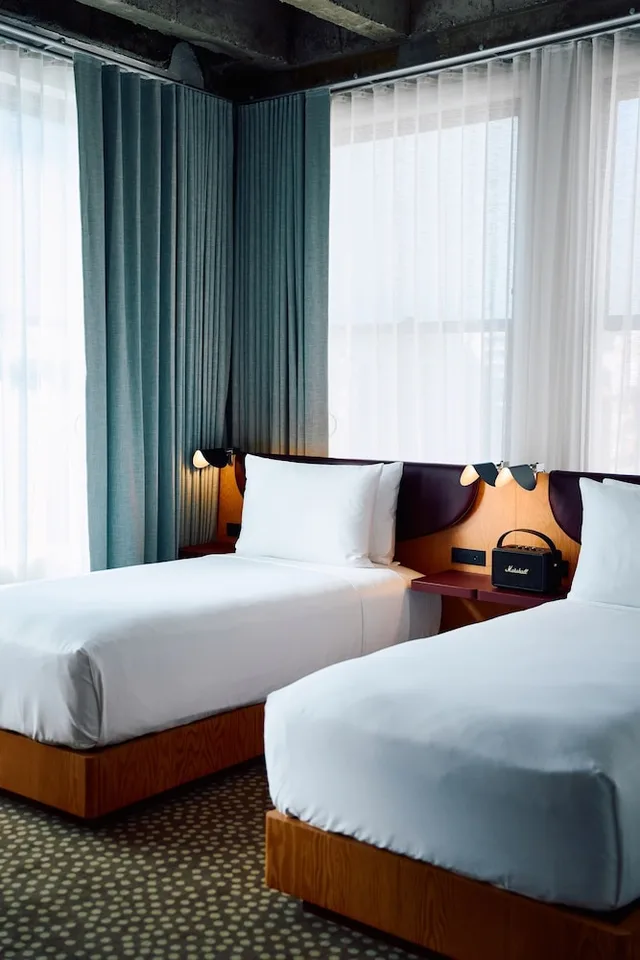 Renovated, Tri, Suite, King Bed, King and Twin Beds, Accessible، STILE Downtown Los Angeles by Kasa 1/6