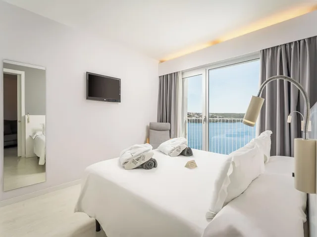 Suite, Pool and Sea View، ARTIEM Carlos 3/8