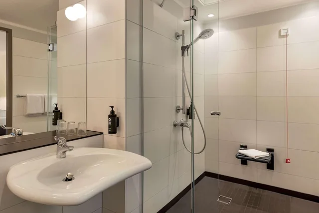 جناح بسرير مزدوج وسرير فردي، Sunday Hotel Leipzig City 2/3