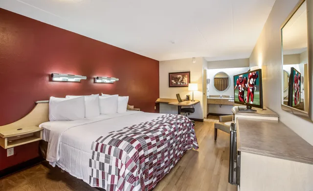 غرفة سوبيريور بسرير كينج، Red Roof Inn Detroit - Plymouth/Canton 7/9