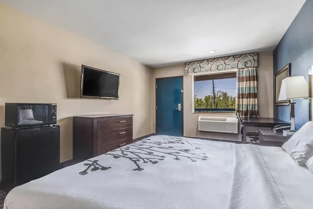 Room, King Bed, Accessible, Econo Lodge Inn & Suites Enid South 9/10