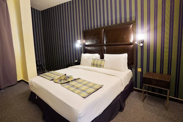 غرفة أساسية بسريرين كينج، MRA Hotel 1/2