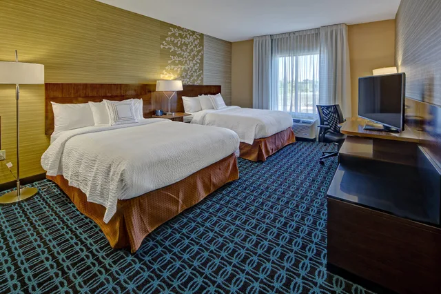 room, 2 queen beds, Fairfield Inn And Suites Jackson 3/6