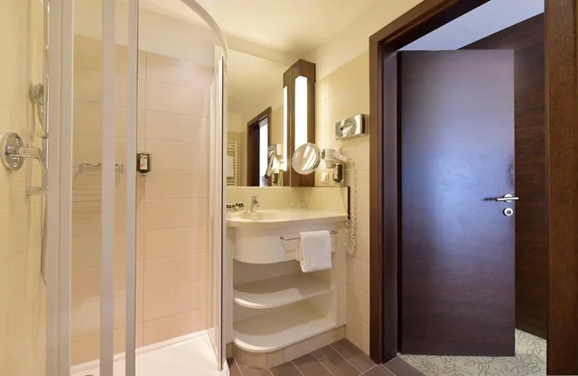 غرفة كلاسيكية بسرير مزدوج، Seehotel Rust 7/8