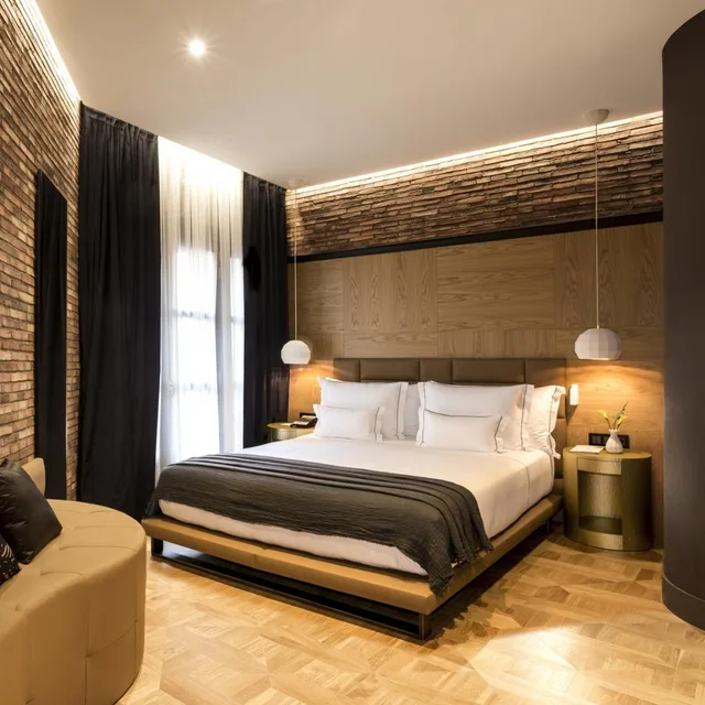 جناح، Monument Hotel 3/5