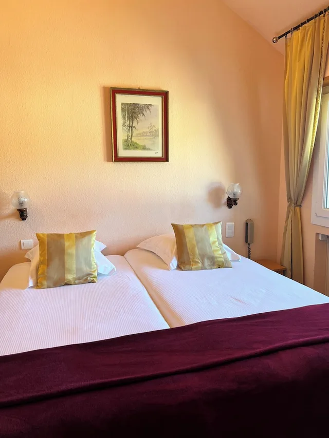 غرفة كومفورت بسريرين منفصلين، LOGIS HOTEL DES ROCHES 4/10