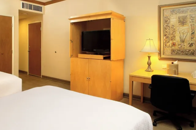 غرفة قياسية بسريرين مزدوجين مع دخول الصالة، Crowne Plaza Torreon 7/10