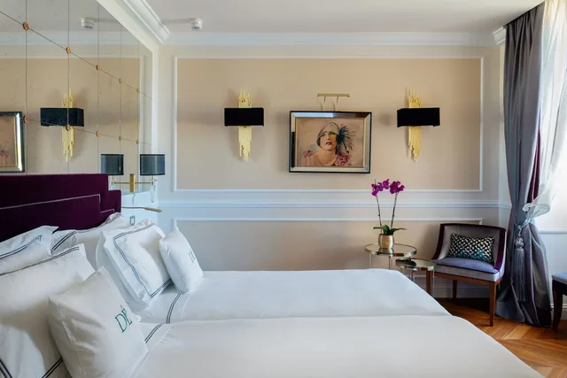 غرفة كومفورت بسرير كينج، Grand Hotel Des Etrangers 1/2