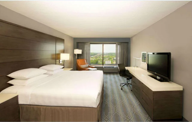 غرفة قياسية بسرير كينج، Doubletree By Hilton Bloomington Minneapolis South 1/1