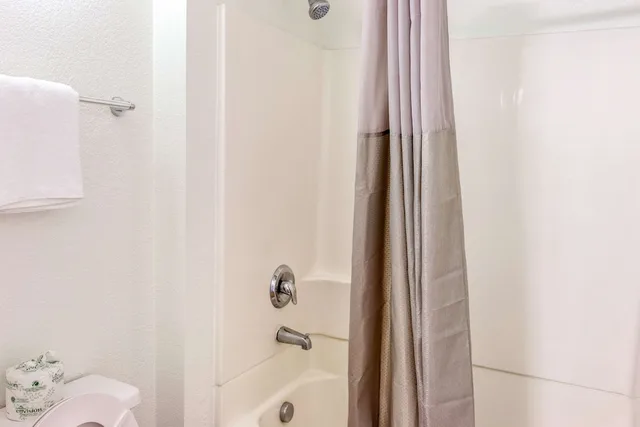 جناح بسرير كوين، Motel6 Bakersfield, CA - East 7/8