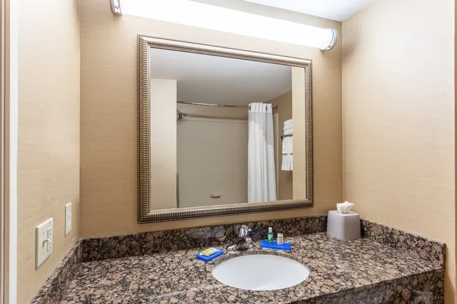 غرفة قياسية بسريرين كوين مع أريكة، Holiday Inn Express Charles Town 3/4