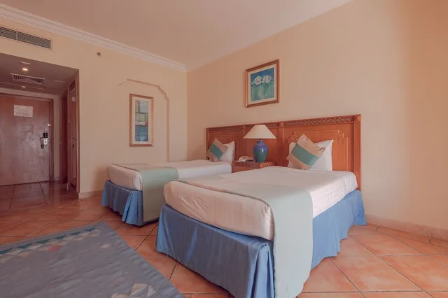 غرفة قياسية بسرير كينج بإطلالة على الحديقة، Old Palace Resort Sahl Hasheesh 4/8