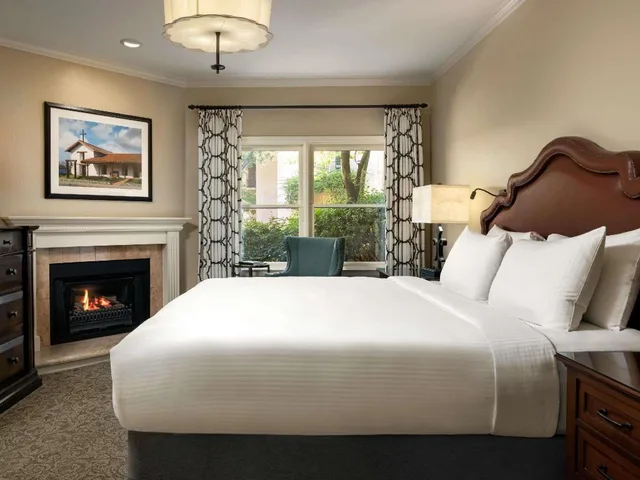 1 Bedroom, General Vallejo, Suite, King Bed, Garden View, Sofa، Fairmont Sonoma Mission Inn & Spa 1/2