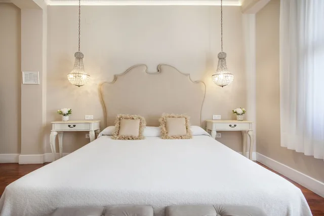 Superior, King Bed, B And B Hi Valencia Boutique 5/10