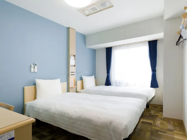 غرفة قياسية بسريرين منفصلين للمدخنين، Toyoko Inn Kyoto Biwako Otsu 4/6