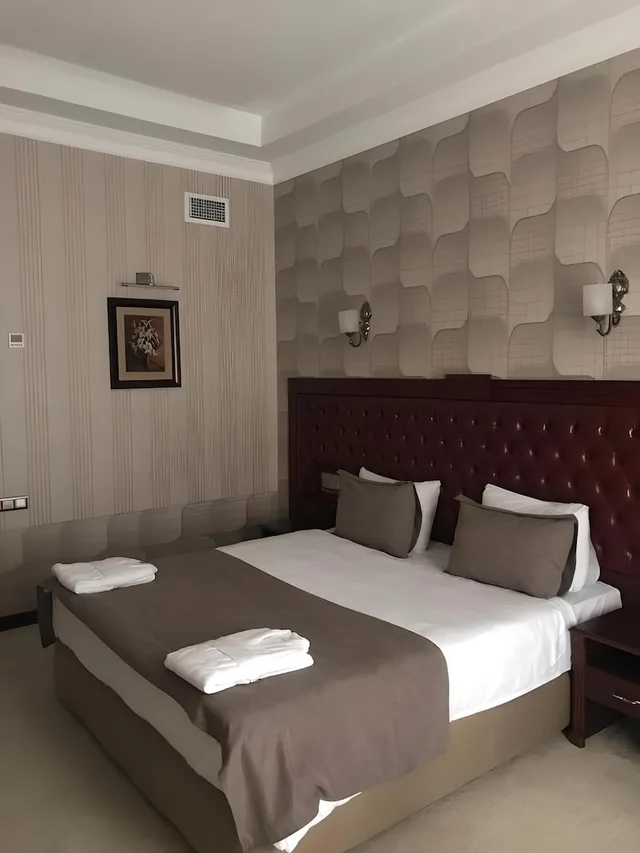 Comfort, Quadruple, 4 Beds, Capitol Hotel 1/7