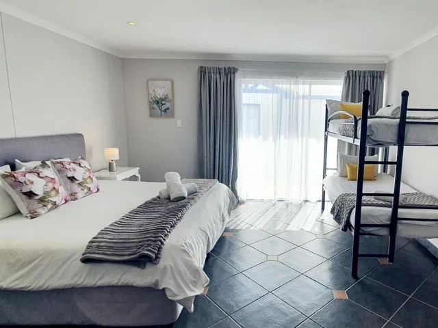 غرفة عائلية، Point Village Hotel 1/10