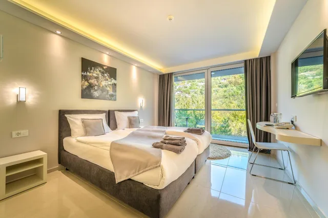 غرفة سوبيريور بسريرين منفصلين بإطلالة على الجبل بشرفة، Laki Hotel & Spa 2/5