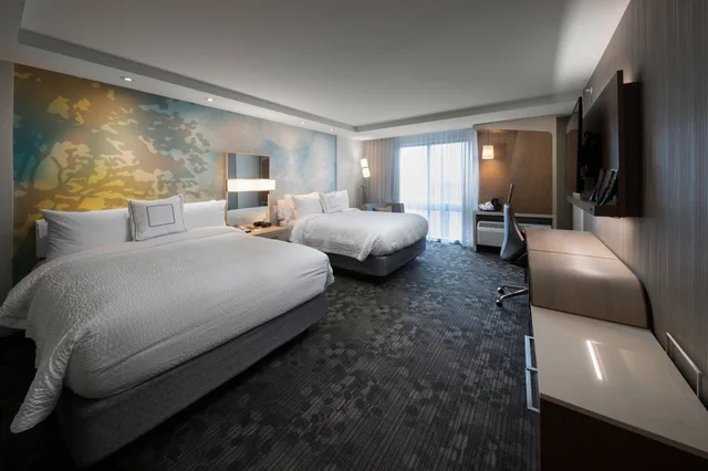 room, 2 queen beds, Hotel Courtyard By Marriott Russellville 1/3