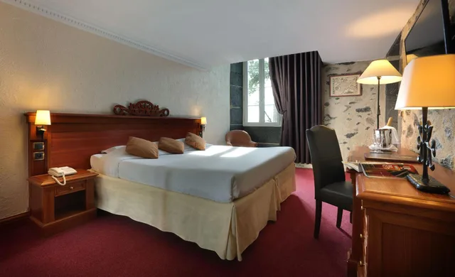 Charming, Double Bed، Chateau des Comtes de Challes 10/10