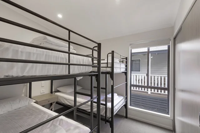 كابينة سوبيريور بسرير كوين وسرير بطابقين بغرفتي نوم، Discovery Parks - Byron Bay 1/2