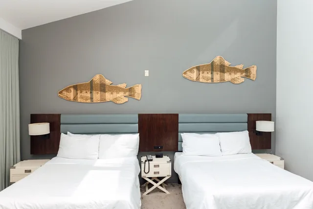 غرفة بسريرين مزدوجين، Lakehouse Hotel and Resort 2/4