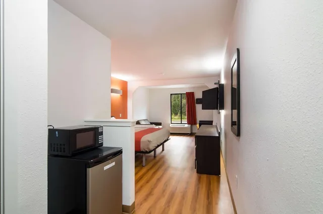 غرفة بسرير كينج بجاكوزي، Motel6 Moss Point, MS 6/10