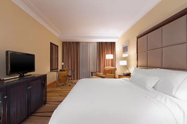 غرفة ديلوكس بسرير كينج بإطلالة على المدينة، The Westin Dhaka 2/5