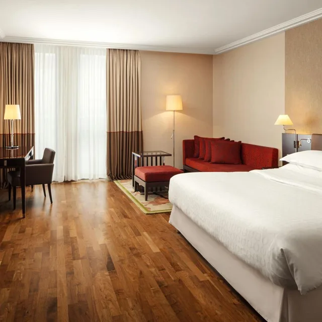 جناح جونيور بسرير كينج مع دخول صالة النادي، Sheraton Bratislava Hotel 2/5