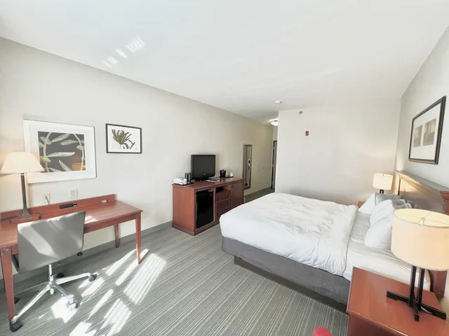 غرفة بسرير كينج، Country Inn & Suites By Radisson, Emporia, VA 2/5