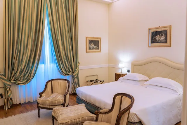 غرفة عائلية بسرير كوين بغرفتي نوم مع أريكة، Hotel Kraft 1/5