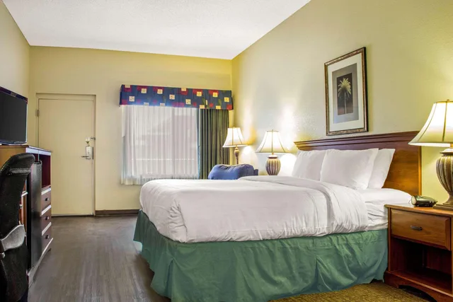 غرفة بسرير كينج، Quality Inn Benson I-10 Exit 304 2/2