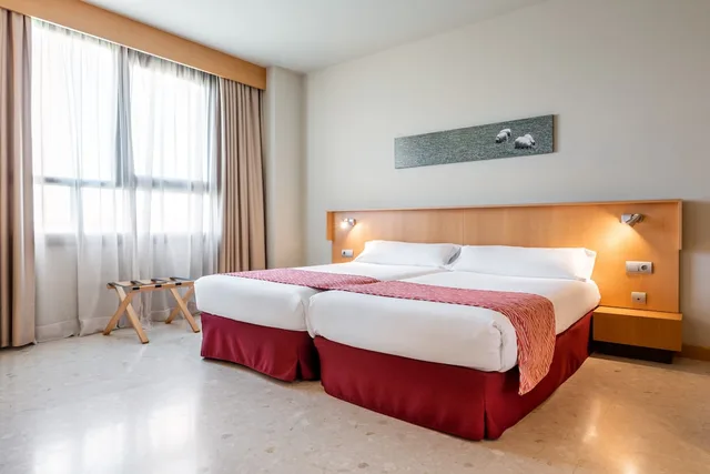غرفة ثلاثية بثلاثة أسرّة، APARTAHOTEL EXE CAMPUS SAN MAMES 4/10