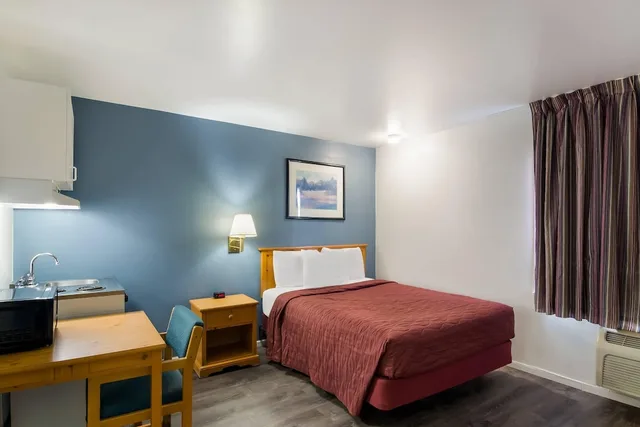 غرفة بسرير كوين لذوي الإعاقة، Rodeway Inn & Suites Sidney Historic Downtown I-80 2/2