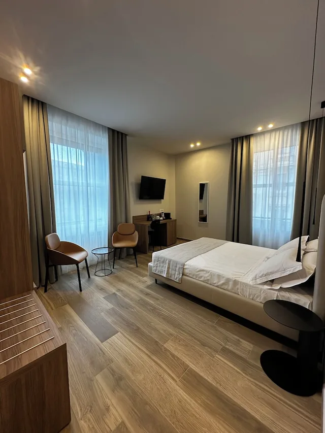 غرفة كومفورت بسرير كوين بإطلالة على المدينة، Aparthotel Durini 3/8