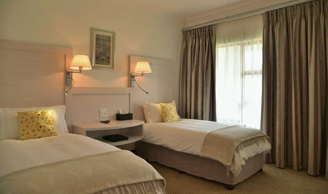 Luxury, Twin Beds, Val Du Charron Coach House 4/6