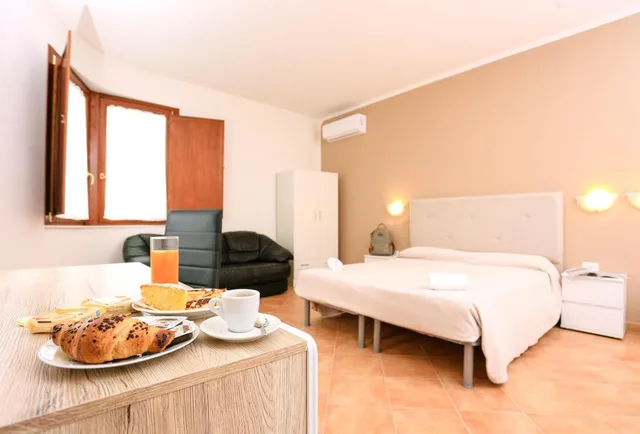 غرفة سوبيريور ثلاثية بإطلالة على البحر، Hotel Villa Piras 3/7
