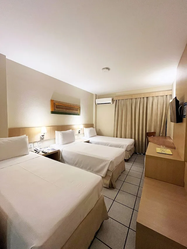 غرفة فاخرة ثلاثية بثلاثة أسرّة بإطلالة جزئية على البحر، Hotel Diogo 1/2