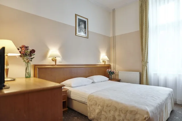 Standard, Double or Twin Bed, Street View، Hotel Lovran 6/10