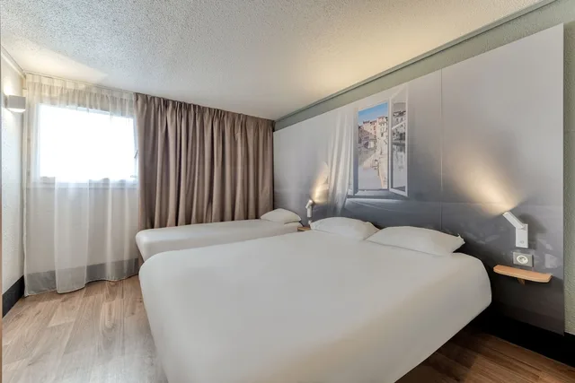 غرفة ثلاثية بسرير مزدوج وسرير فردي، B&B HOTEL Narbonne 2 2/5