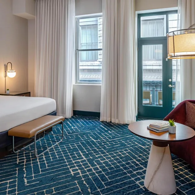غرفة بسرير كينج بشرفة بإطلالة، Hyatt Centric French Quarter New Orleans 2/3