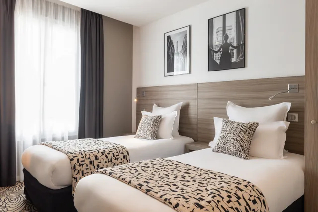 غرفة متصلة عائلية كبيرة بسرير كوين وسريرين منفصلين، Best Western Paris Porte De Versailles 1/3