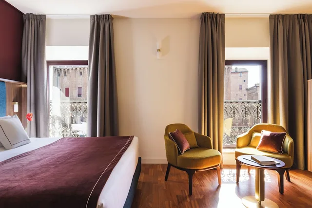 غرفة ديلوكس بسرير كينج، Ferrara Hotel 1/4