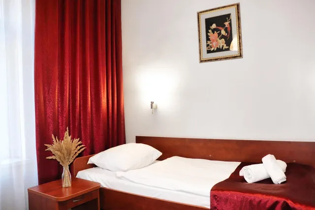 Economy, Twin Beds, Lothus Hotel 4/8