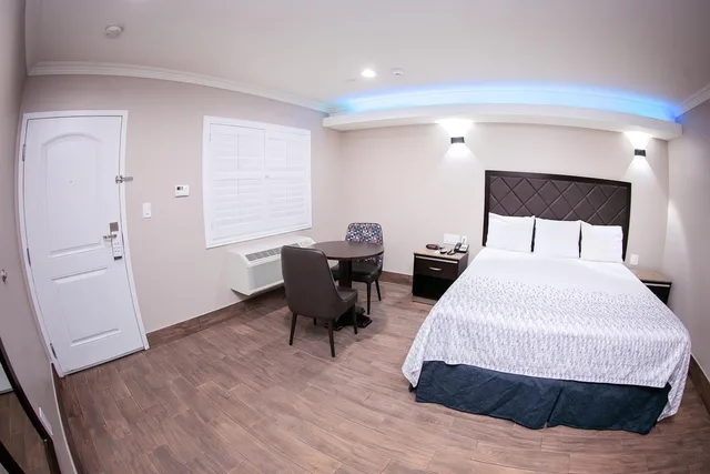 غرفة بسرير كينج بجاكوزي، Diamond Bell Inn And Suites 2/7