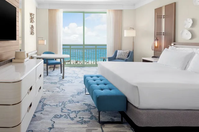 Imperial Club, King Bed, Water View، The Royal at Atlantis 1/3