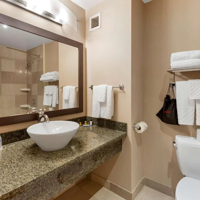 غرفة كبيرة بسرير كينج مع أريكة، Perth Parkside Inn & Spa, BW Premier Collection 10/10